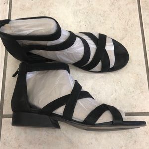 Eileen Fisher Eva Black Leather Sandals.